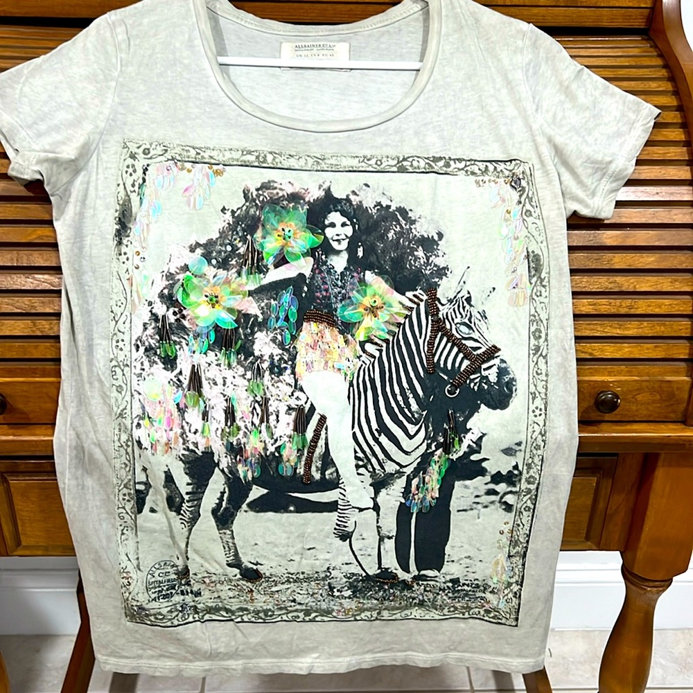 AllSaints Hand Embellished size 8
Tee Shirt Blouse Girl on Zebra